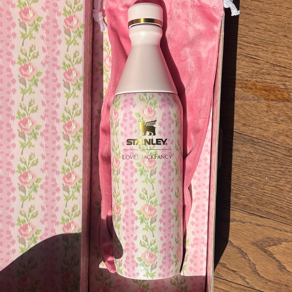 LIMITED EDITION LOVESHACK FANCY Stanley Pink Floral 20oz Bottle